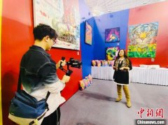 菲律宾艺术家詹森：画笔为媒，让菲中文化之